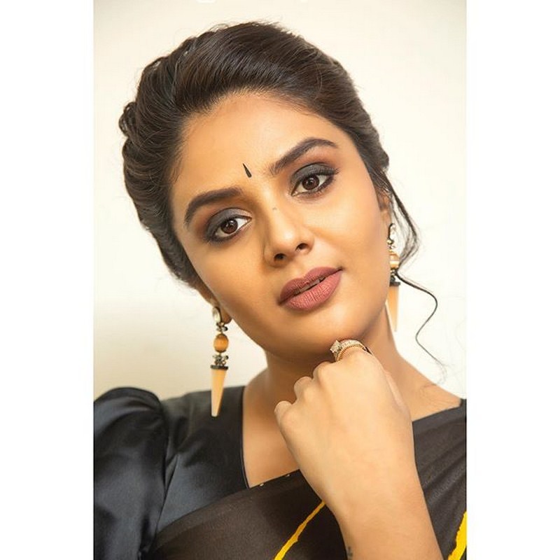 Sreemukhi looks stunning in traditional avatar-Lehenga, Sari Photos,Spicy Hot Pics,Images,High Resolution WallPapers Download